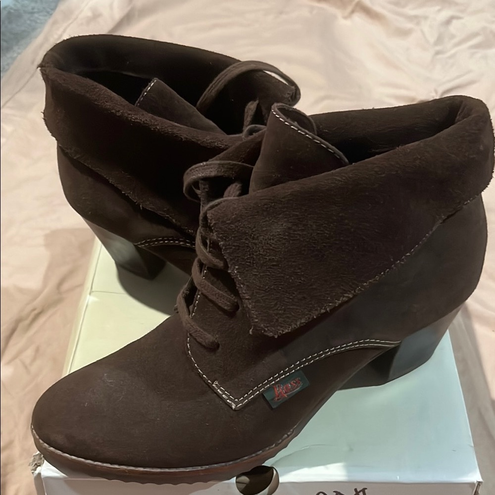 Bass & Co Cocoa Suede Leather 2” Heeled Booties w/ Fold-over Design Size 9.5